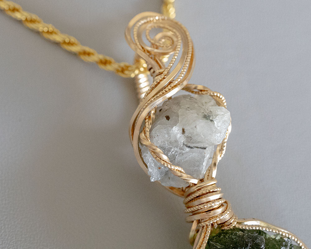 楽天市場】【宝石鑑別書付き】14kgf 一点物 大粒 モルダバイト 原石 +