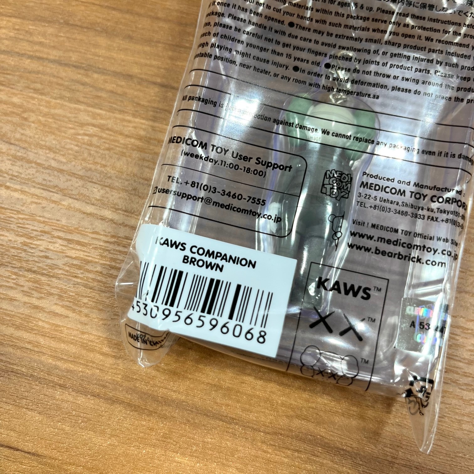 楽天市場】カウズ コンパニオン・KAWS COMPANION (FLAYED) KEYHOLDER