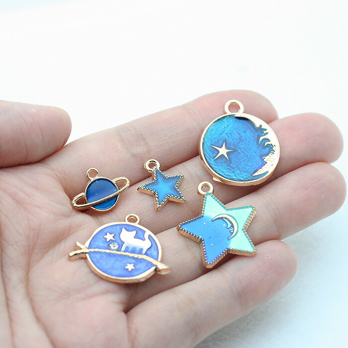 楽天市場】アクセサリーパーツ 青い夜空チャーム カン付き ゴールド