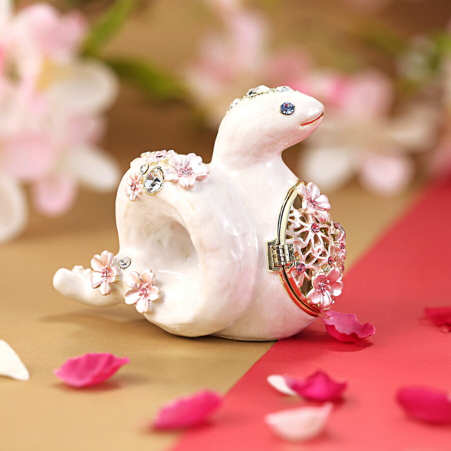 楽天市場】＜桜小蛇＞白蛇 巳年 干支の置物 ジュエリーボックス