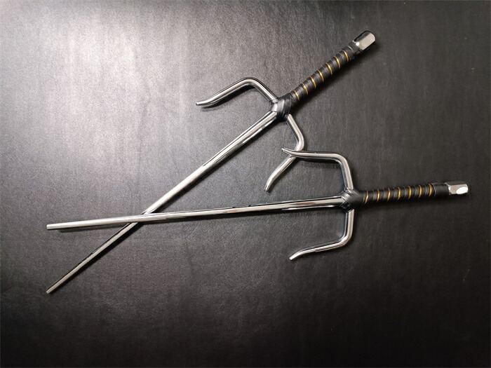 楽天市場】武具 十手 釵 サイ 琉球古武術 53CM 鉄製 銀色 二本セット