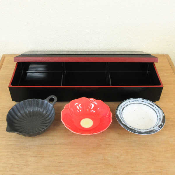 楽天市場】小鉢付き 松花堂弁当箱 3マス仕切り 小鉢付き ABS樹脂黒塗り