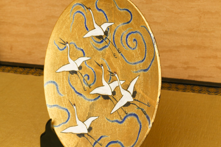 楽天市場】九谷焼 9号飾皿金箔鶴文（皿立付）/北村隆＜送料無料＞皿