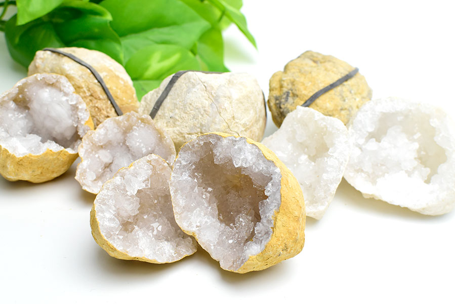 楽天市場】水晶 カルサイト ジオード 晶洞 原石 モロッコ・スマラ産