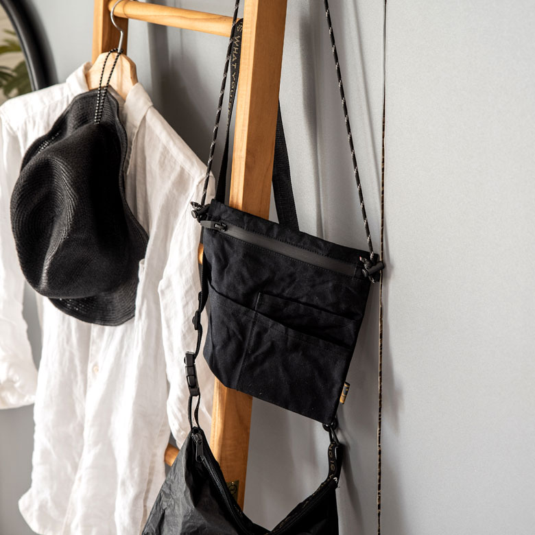 楽天市場】サコッシュ 黒 メンズ レディース パラフィン加工 ポケット