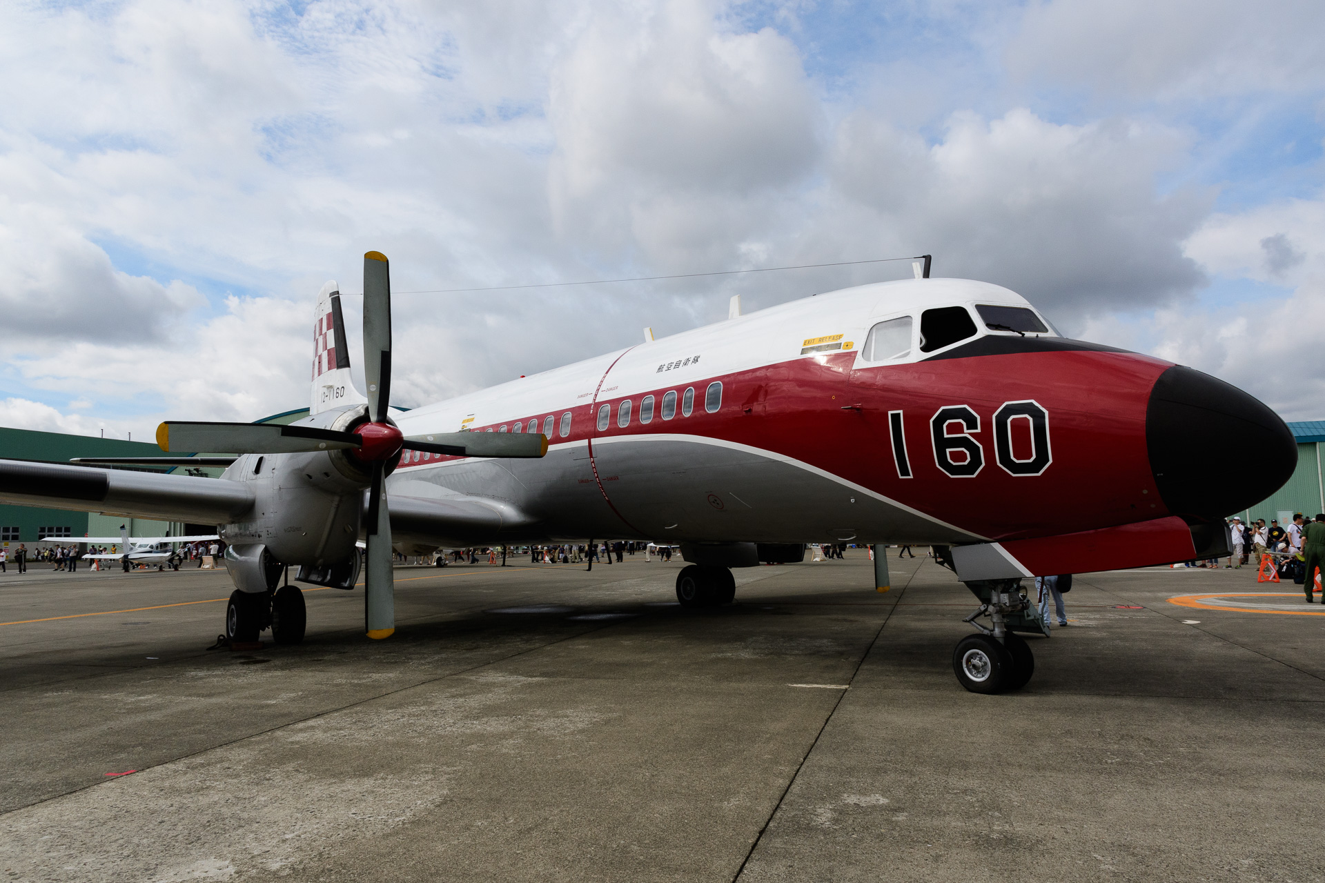 戦後初の国産旅客機「YS-11」ベースの「YS-11FC」が展示された「第30回