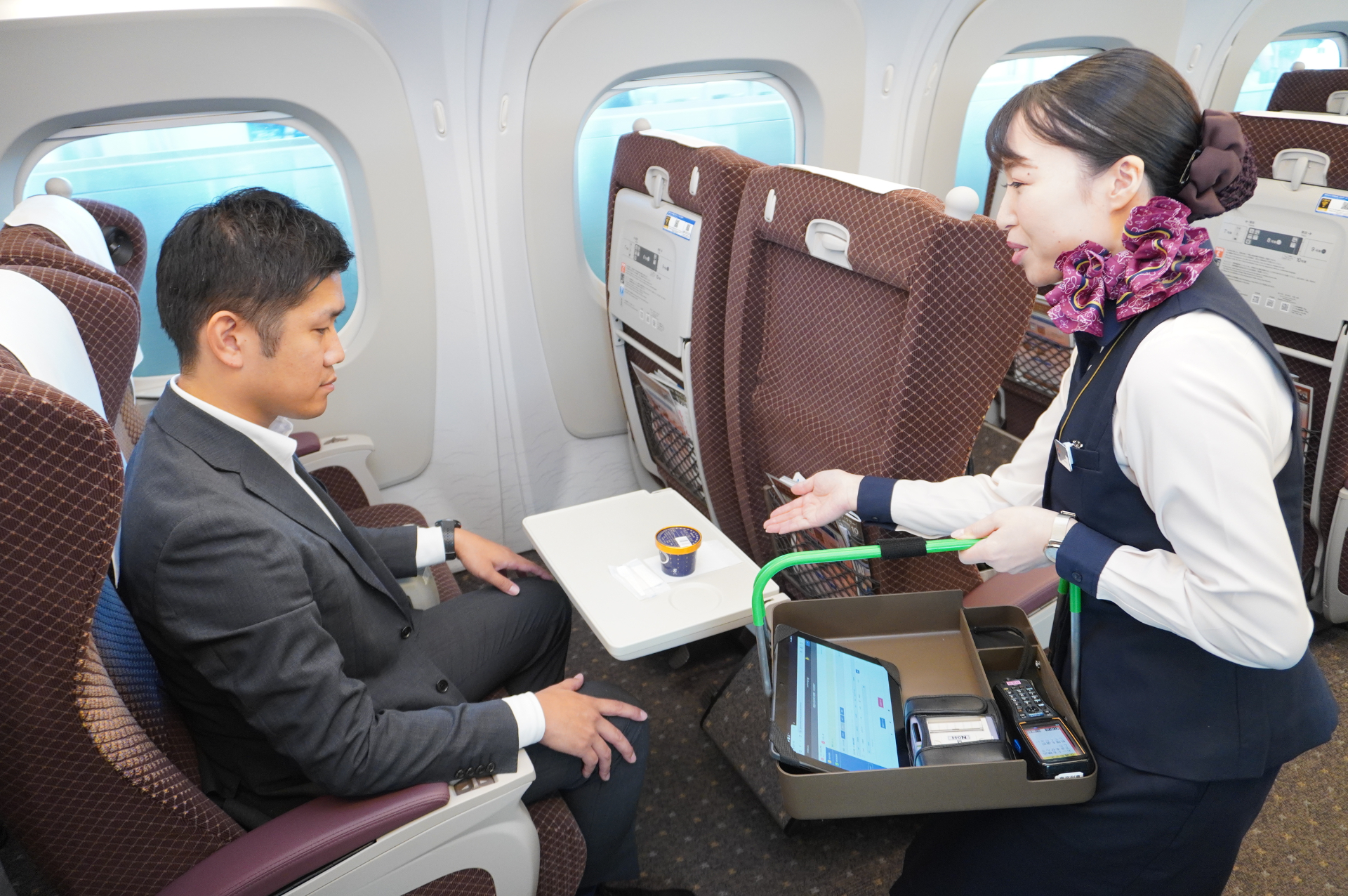 東海道新幹線、焦らずじっくり選べる「モバイルオーダー」導入。車内