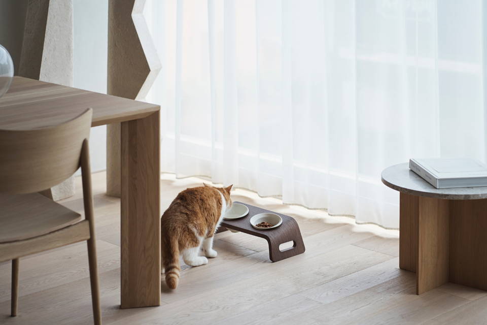 KARIMOKU CAT TABLE