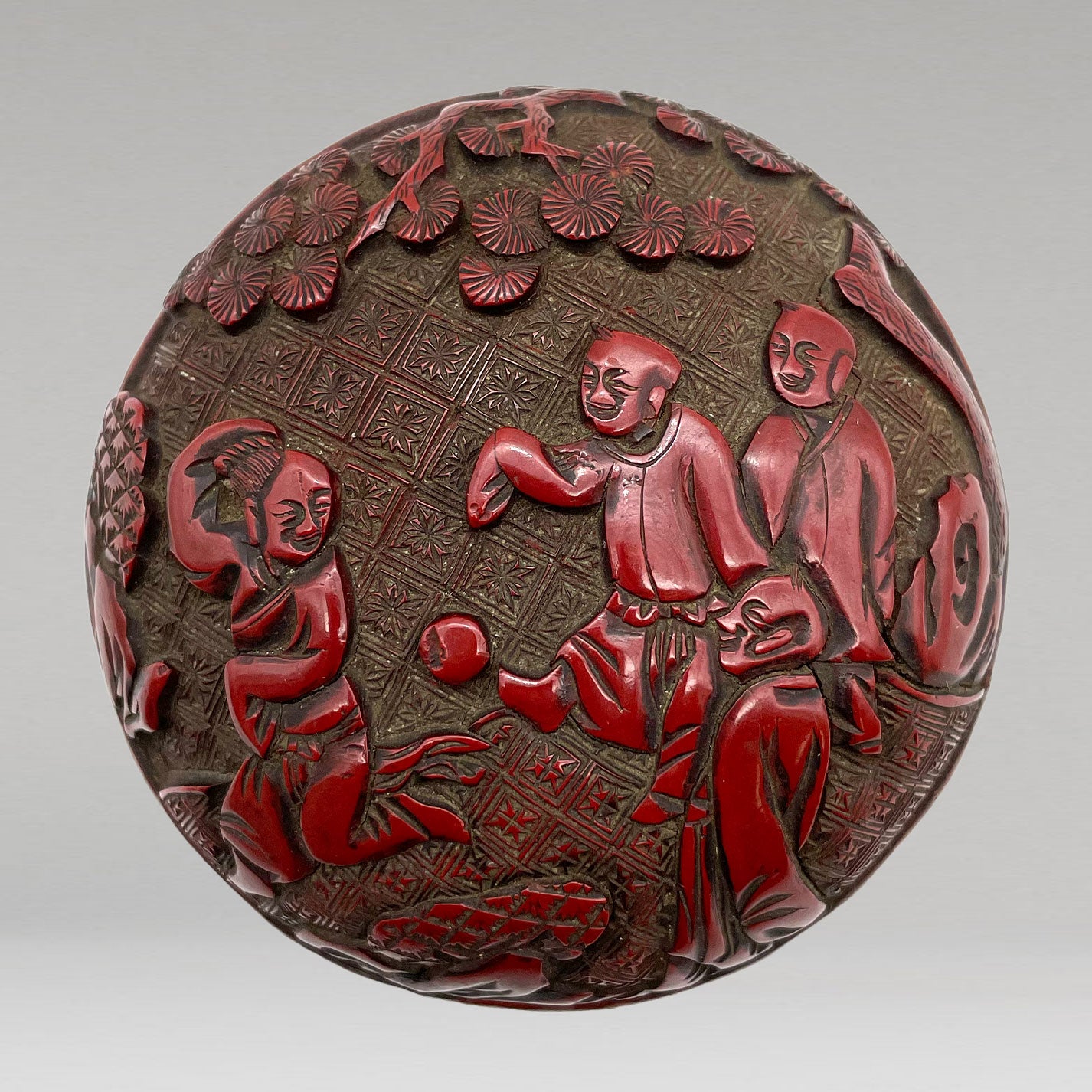 日本と中国の堆朱（ついしゅ）・剔紅（てきこう）とは？｜歴史・特徴を