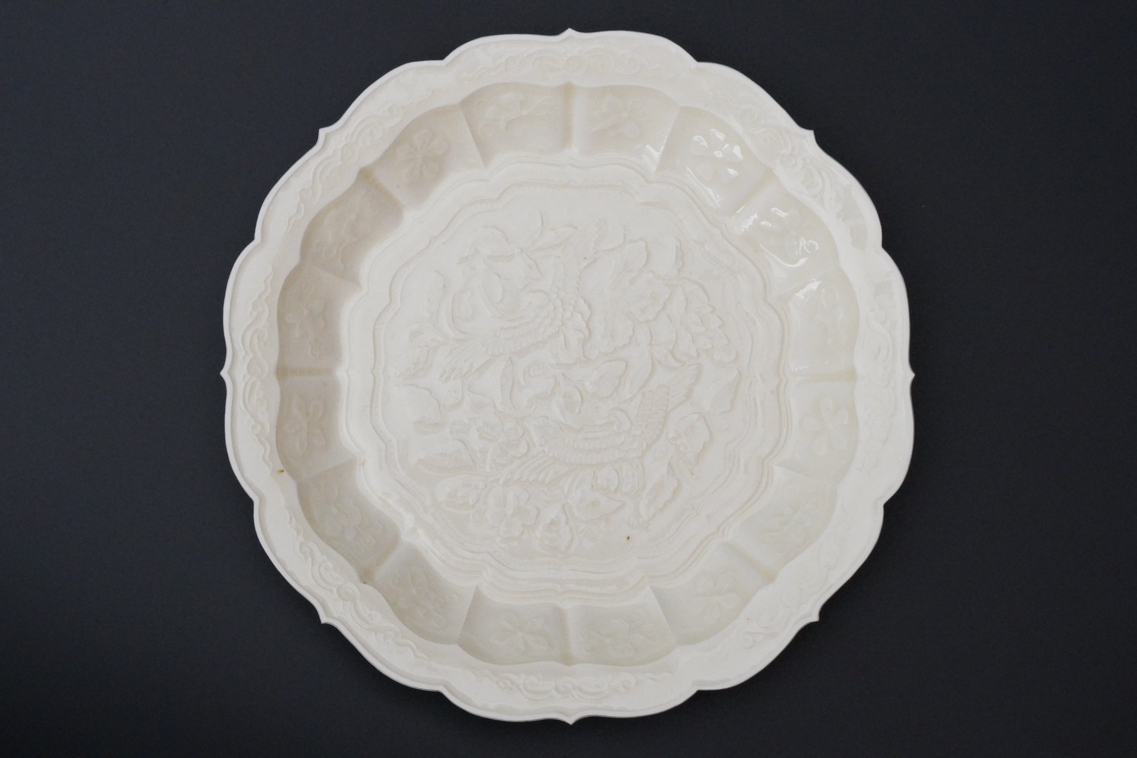 原田譲】白瓷印花花喰鳥稜花盤 – うつわ御結