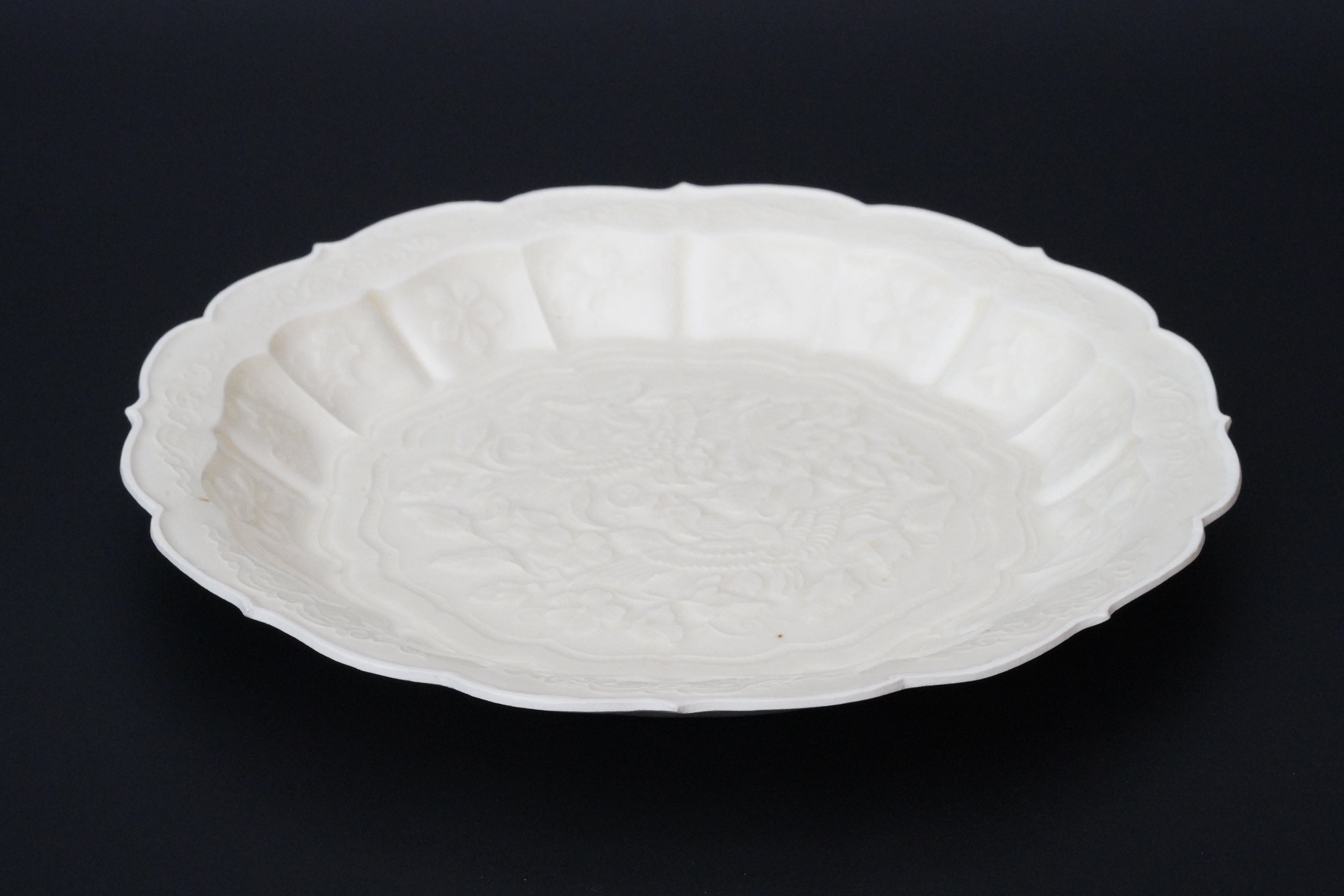 原田譲】白瓷印花花喰鳥稜花盤 – うつわ御結