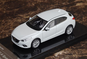 AXELA SPORT 20S (スノーフレイクホワイトパールマイカ) (ミニカー