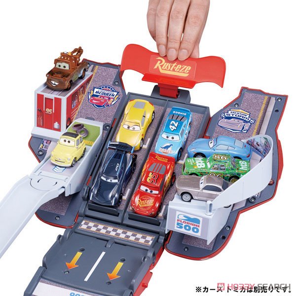 カーズ トミカ スピードウェイに変身！マックィーン (トミカ) - ホビー