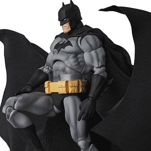 MAFEX No.105 BATMAN(バットマン) `HUSH` (完成品) - ホビーサーチ