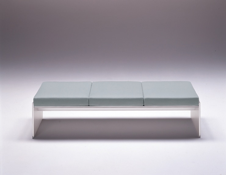 AIR FRAME 3001 bench(エアーフレーム 3001 ベンチ） IXC | カッシーナ