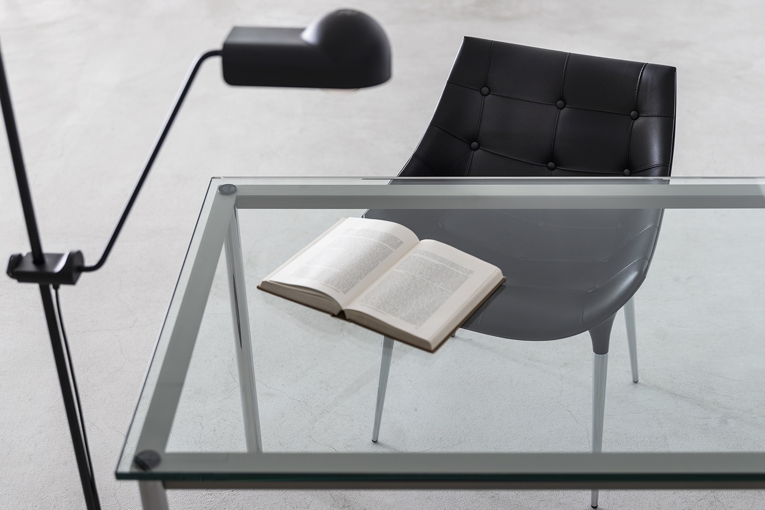 246 PASSION（パシオン アームチェア） Cassina | カッシーナ・イクスシー