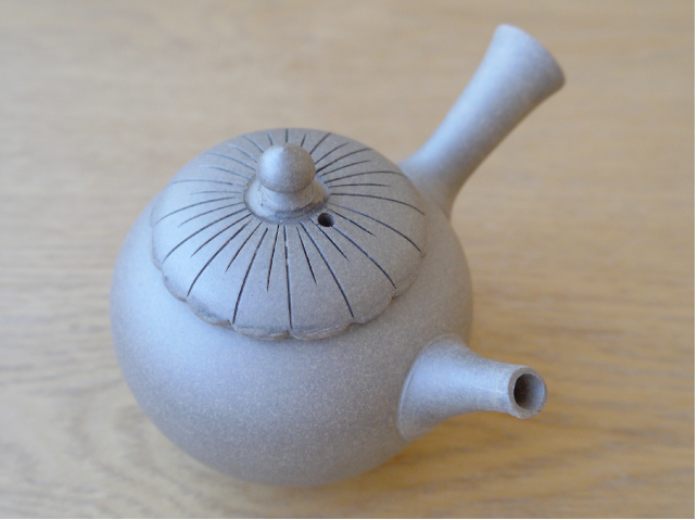 常滑焼作家急須【都築青峰 Seiho Tsuzuki 常滑焼急須 菊型印籠蓋急須