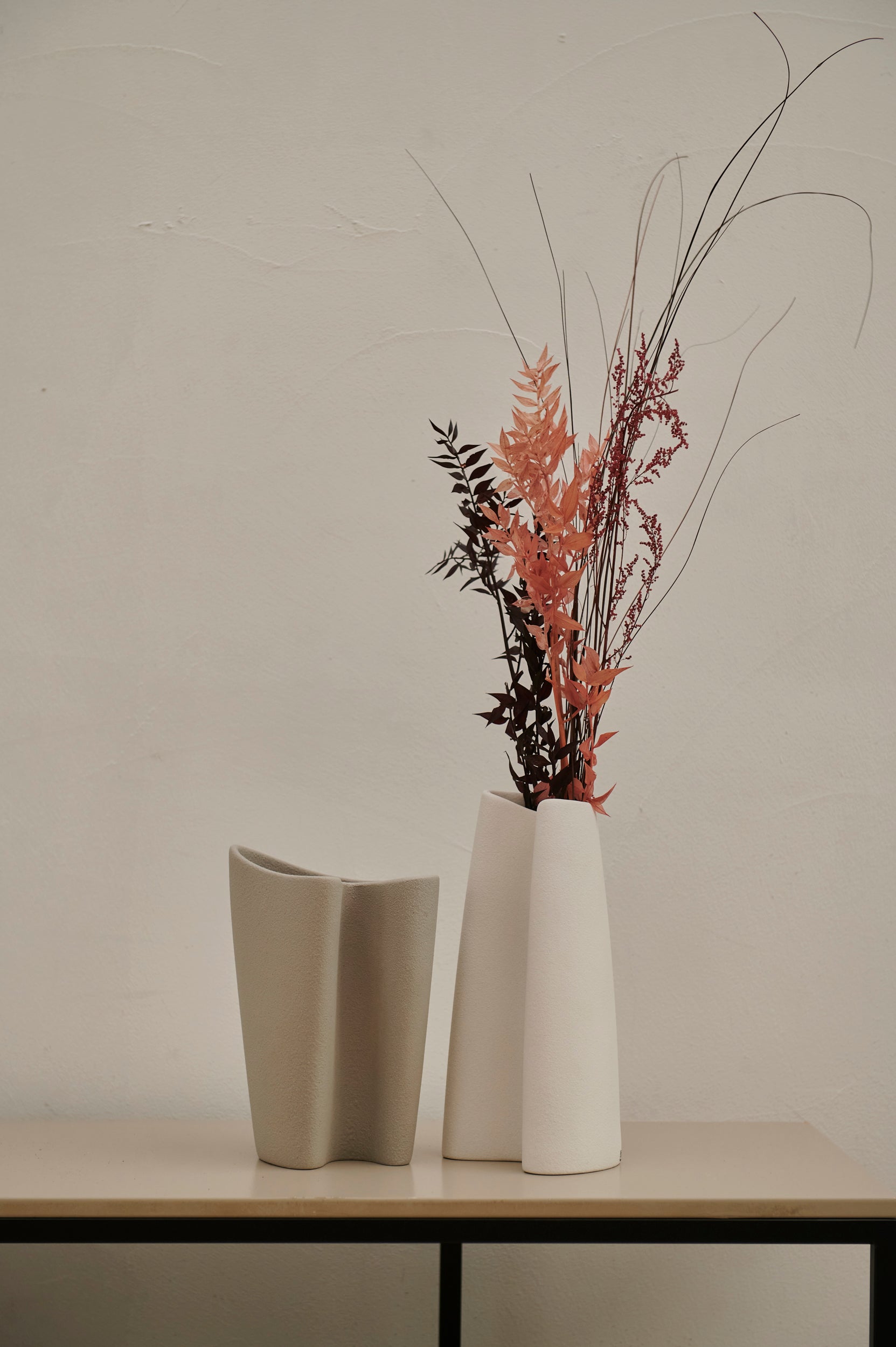 Lineasette】 陶器のオブジェ | 花瓶 ノイ 大 (13x11x26cm) LA – Chefs