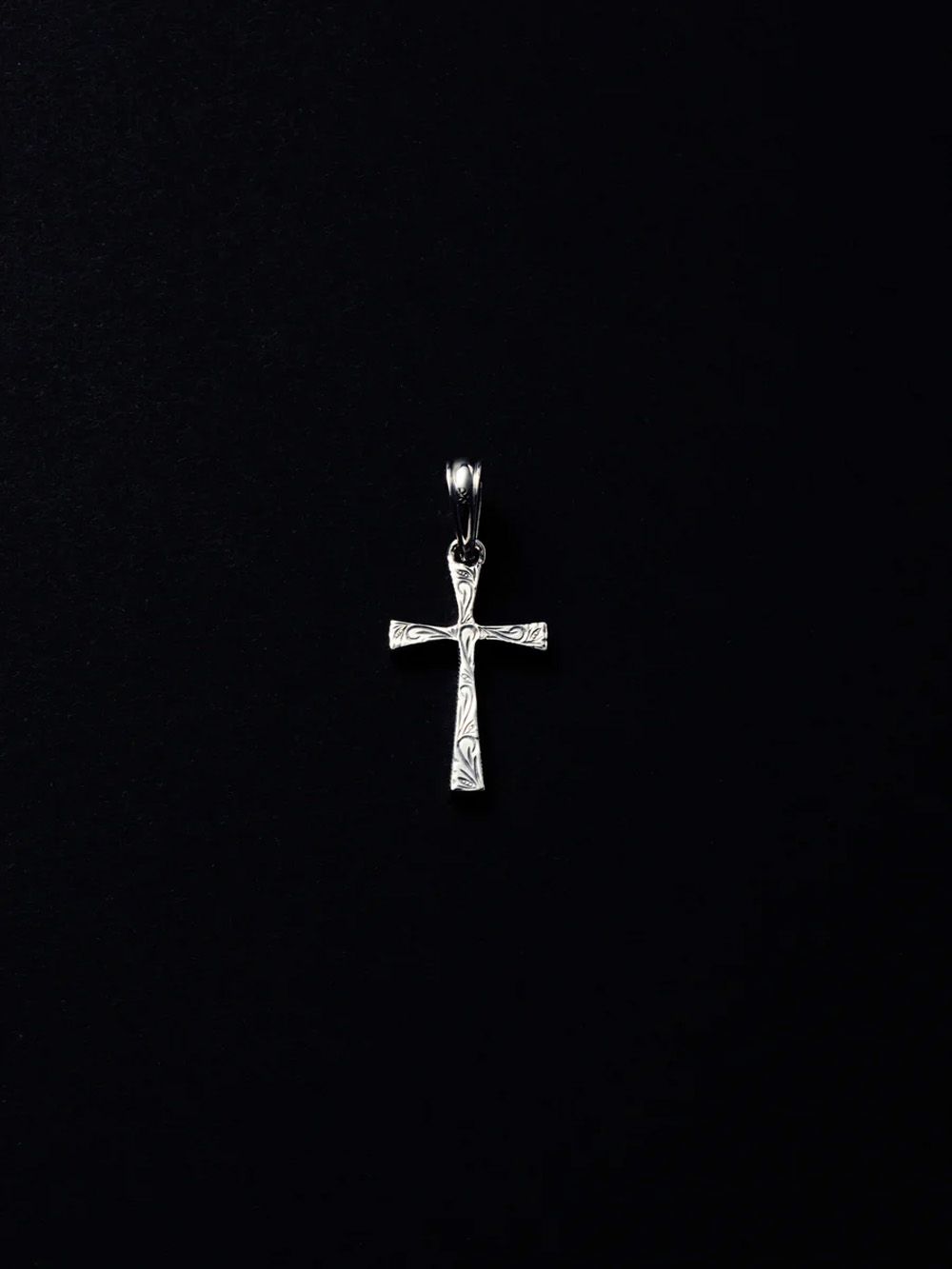 ANTIDOTE BUYERS CLUB - Engraved Tiny Cross Pendant / ペンダント