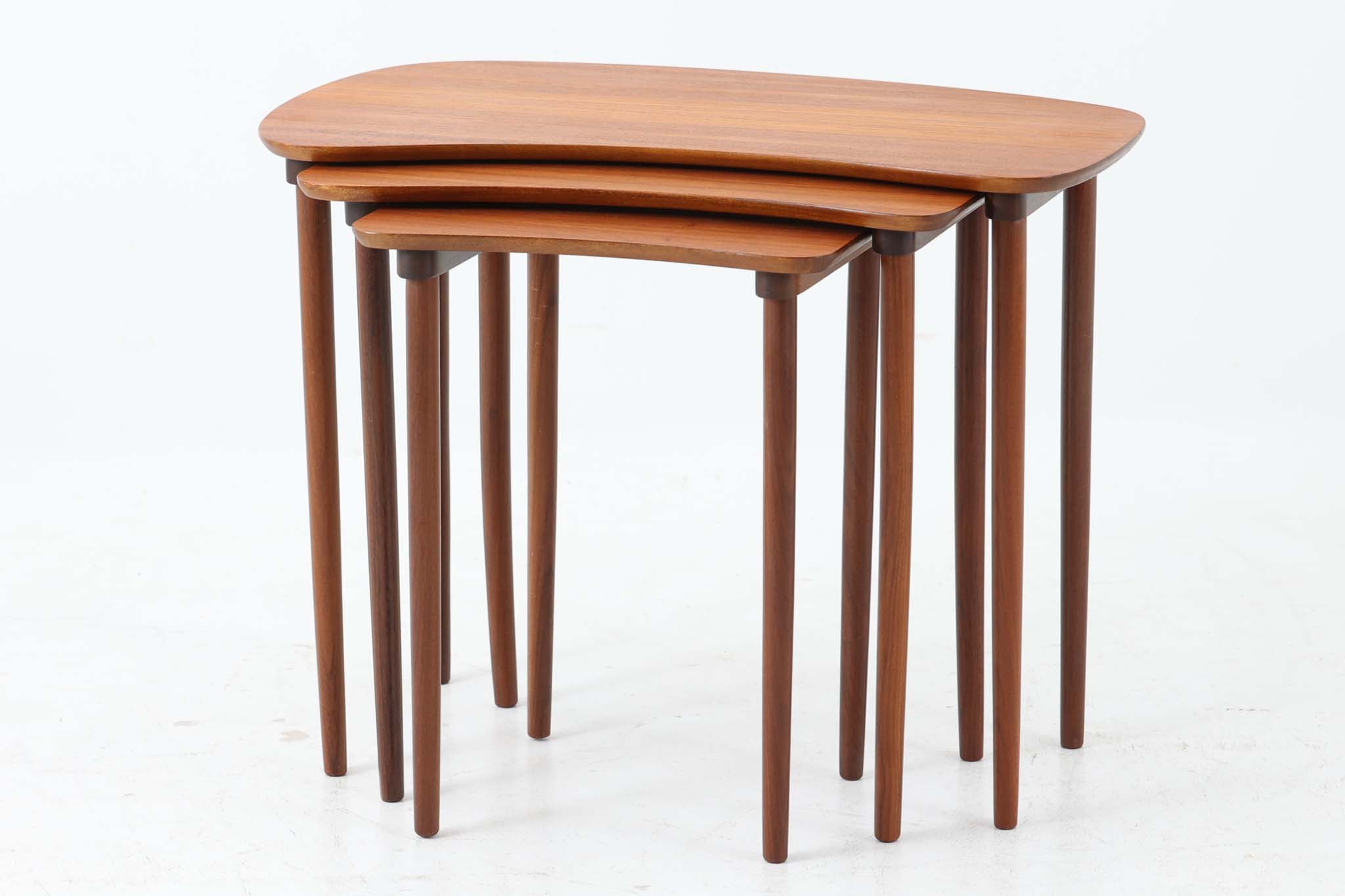 北欧ビンテージ家具ネストテーブル | 繊細なデザインと機能性が魅力