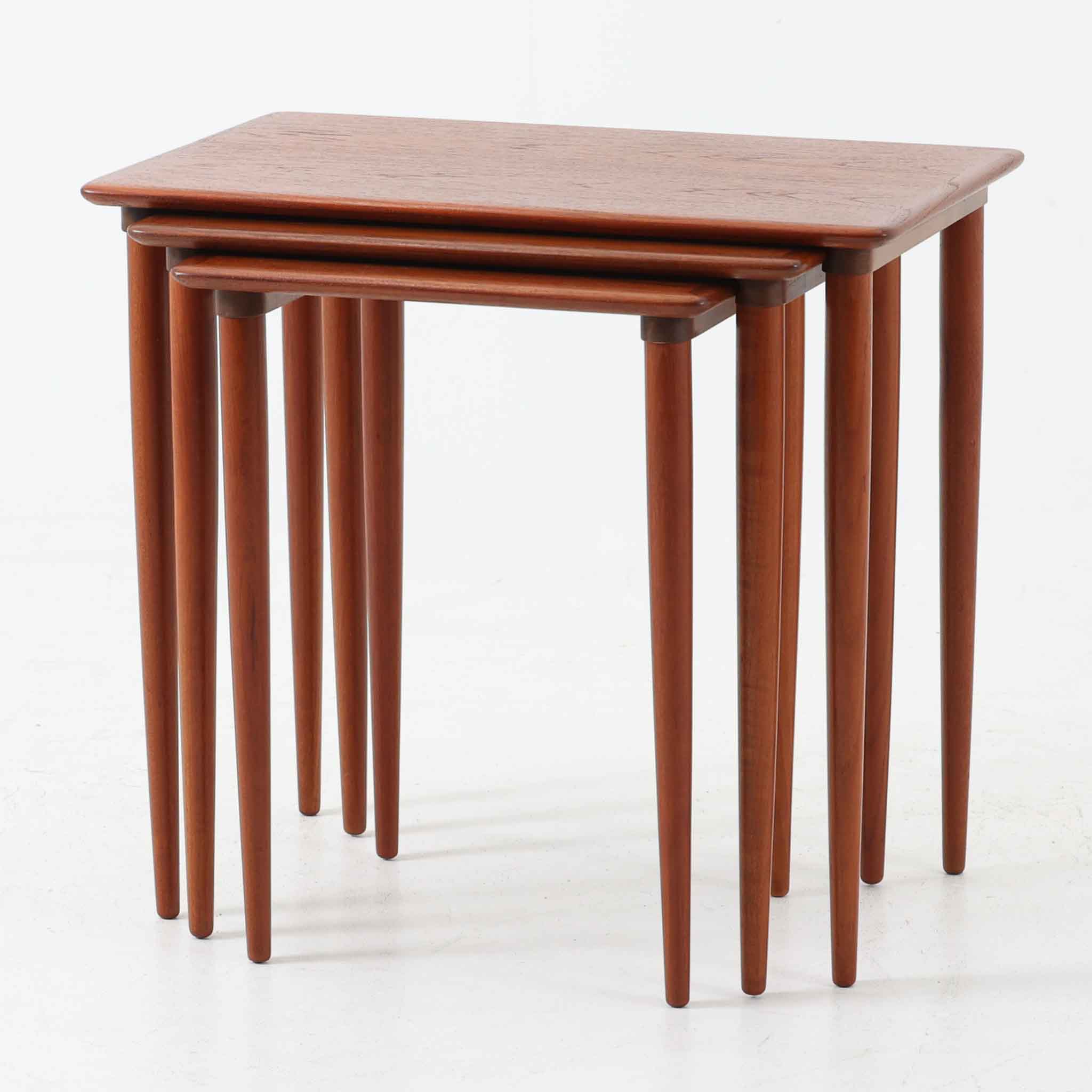 北欧ビンテージ家具ネストテーブル | 繊細なデザインと機能性が魅力