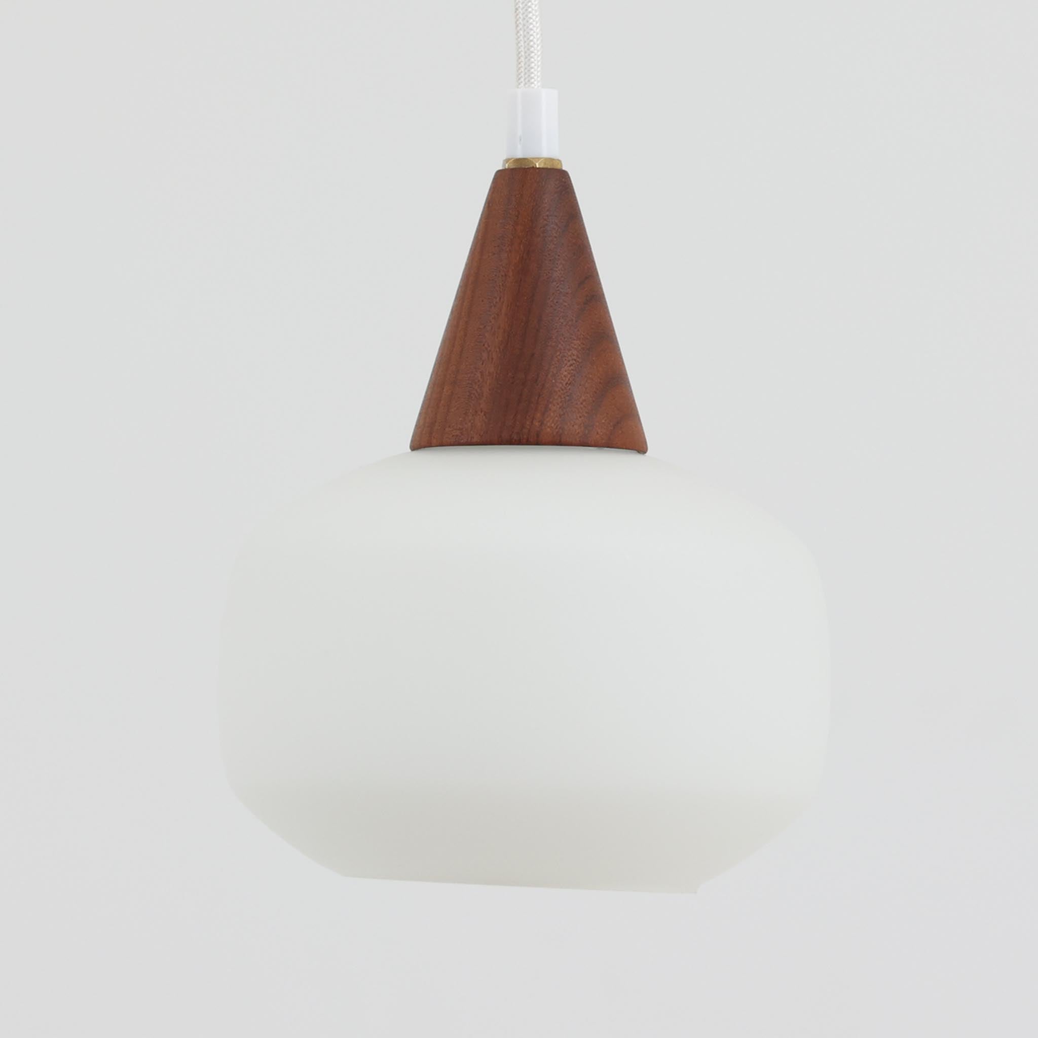 北欧ビンテージ照明 | 洗練されたアンティークランプ – CHLOROS