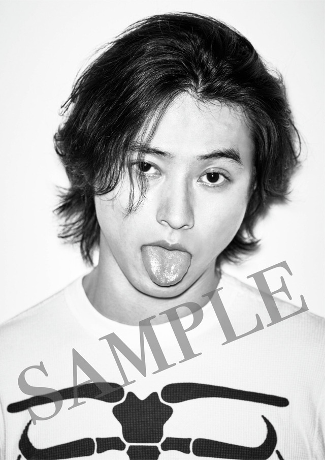 山崎賢人カレンダー2026」表紙＆購入者限定特典カットが解禁