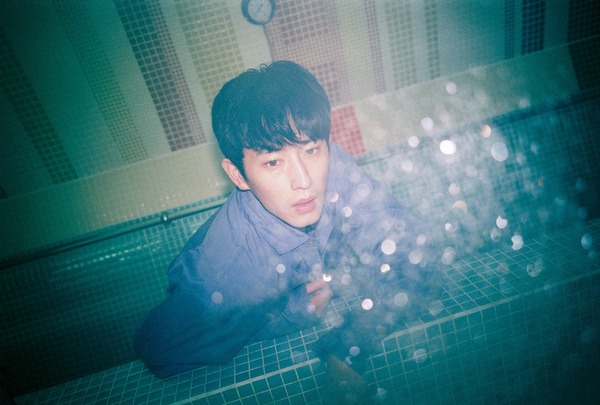 杉野遥亮、2025年カレンダー発売 奥山大史の完全撮り下ろし