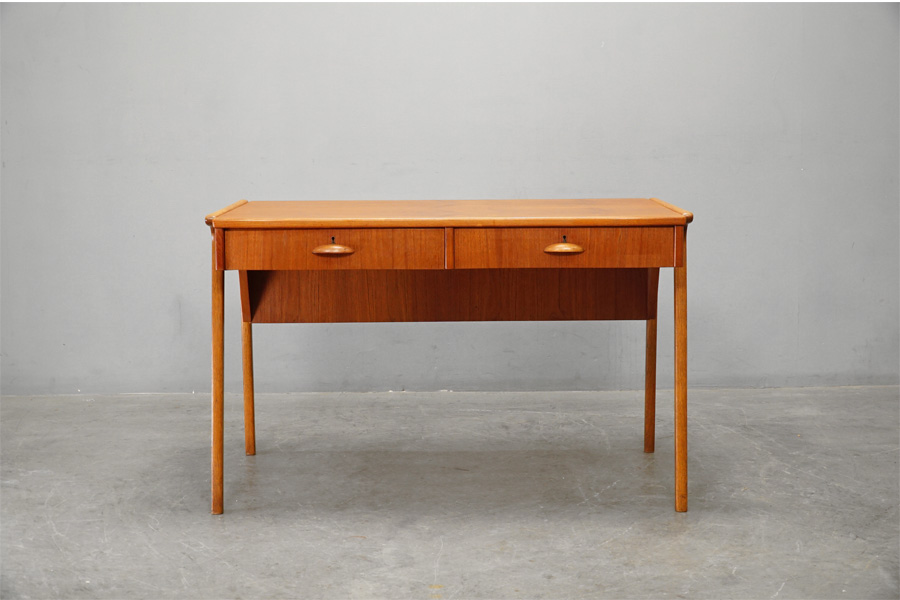 北欧家具 ヴィンテージデスク高価買取 アドア東京-港区 デンマーク製