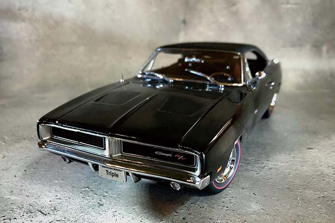 ズッシり重い1/18ダイキャストの ビッグスケールのモパーを集める喜び！