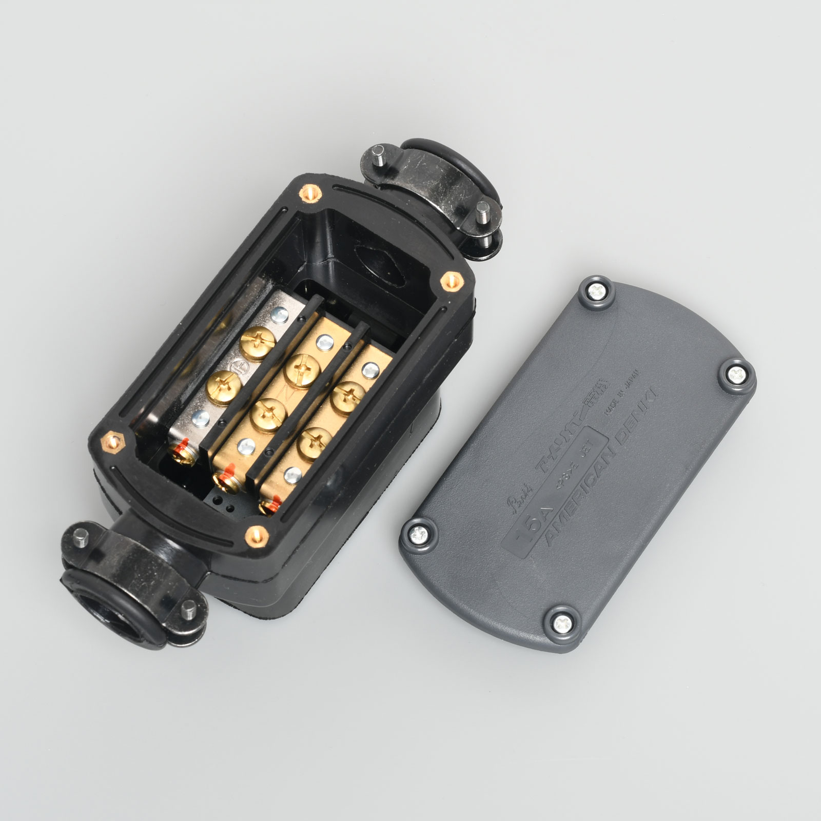 7113GRZT 接地形2P 15A 125V 複式分岐用コードコネクタボディ 抜止形2