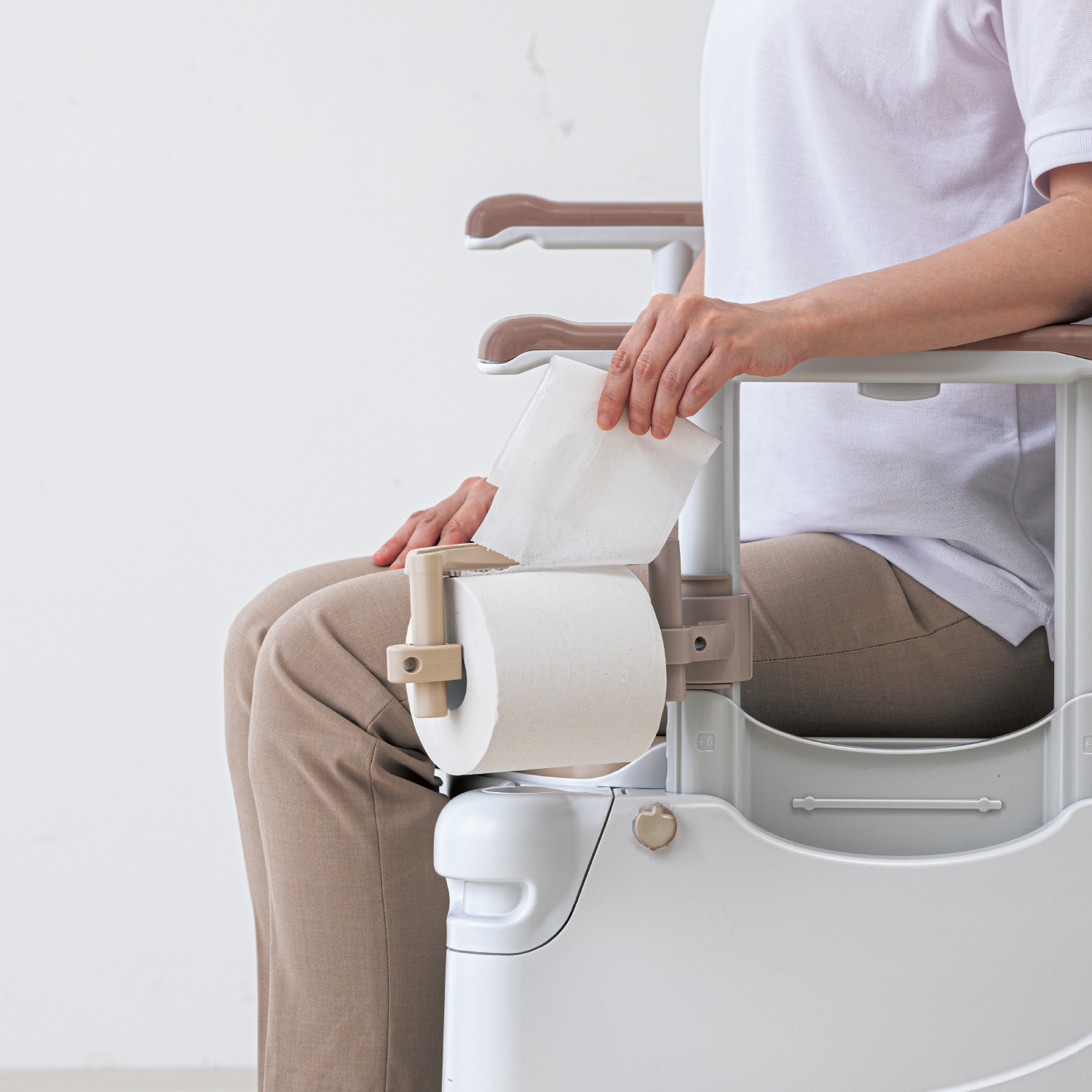 ポータブルトイレ FX-30 ”らくゾウくん” | 【安寿】の介護用品