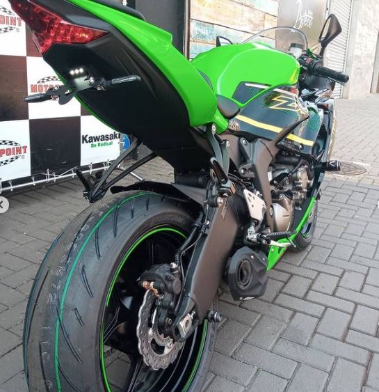 CS Racing ZX-6R (19-25) アンダーマウント サイド出しマフラー！ AxxL