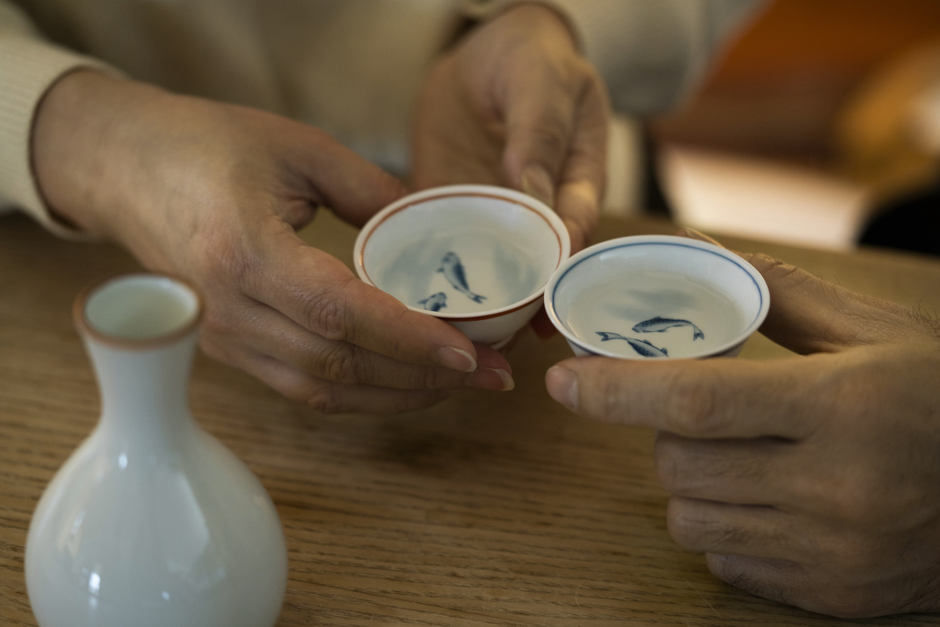 波佐見焼ブランド「zen to」から 太田和彦監修の「酒器」が登場 | AXIS