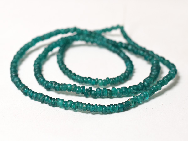 2602】ジャワ島出土 エメラルドグリーン小粒ビーズ一連B1,とんぼ玉