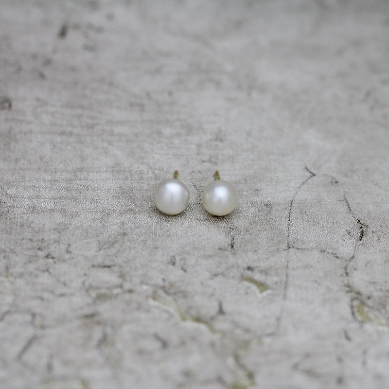 6mm 白蝶ケシパール ピアス – Bon Magique