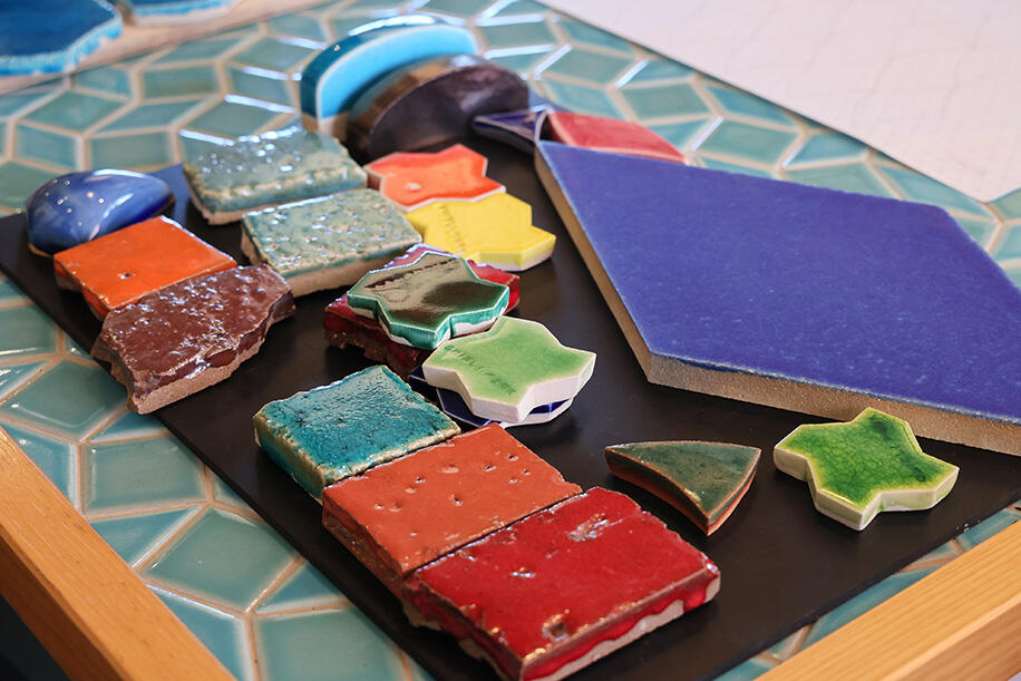 LIXIL ビジネス情報 | ジブリパーク 人々をいざなうタイルで彩られた