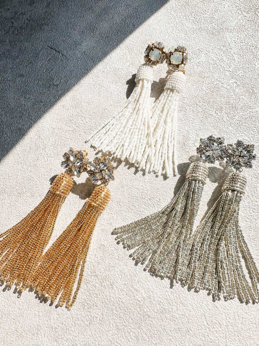 ホワイトビジュービーズタッセルピアス＆イヤリング花嫁様 – おしゃれ