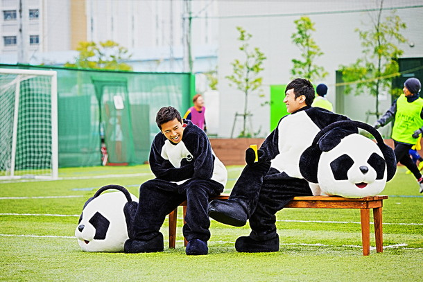 桜井和寿（Mr.Children）×GAKU-MC ウカスカジー始動！ 7/13アルバム