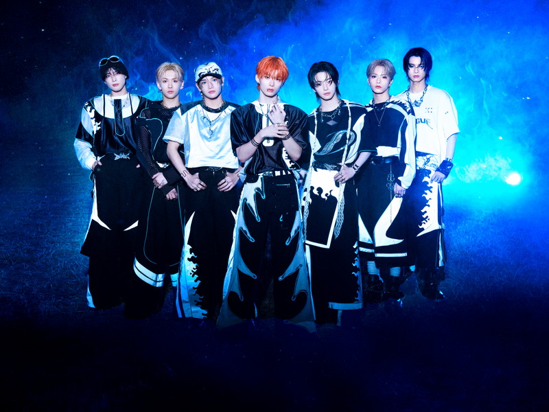 aoen、“やんちゃクール”な『青い太陽 (The Blue Sun)』コンセプト