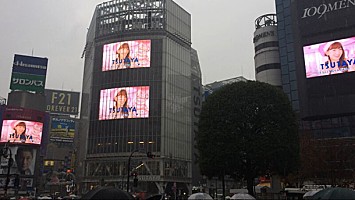 AKB48小嶋陽菜、小嶋真子、岡田奈々がクリスマス衣装でCMに登場