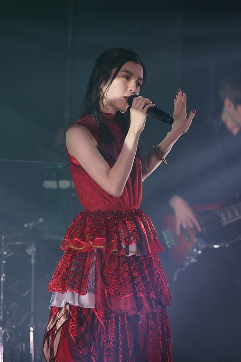 ライブレポート＞miletの圧倒的な表現世界、再会の願いを込めた配信