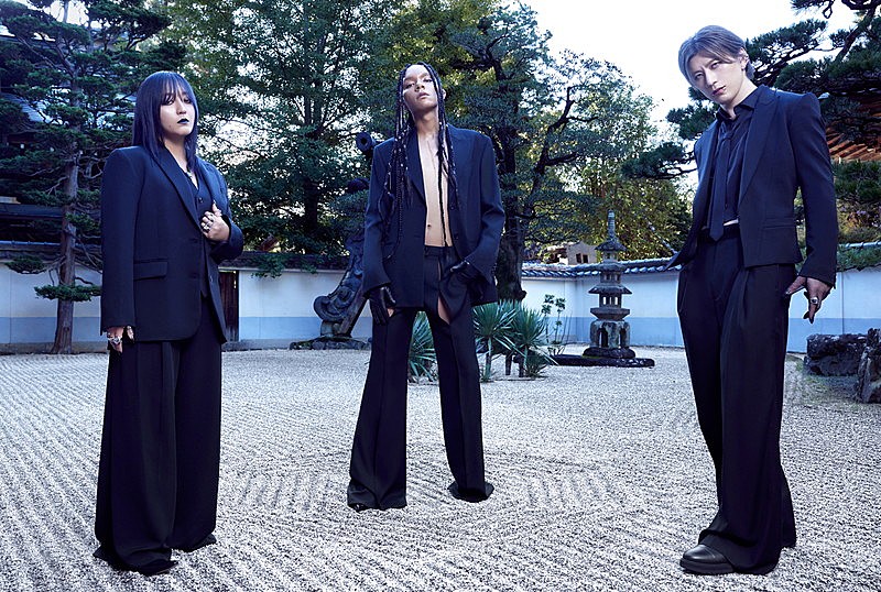 女王蜂の書籍『qb図鑑II』発売決定、台湾写真やメンバー企画なども掲載