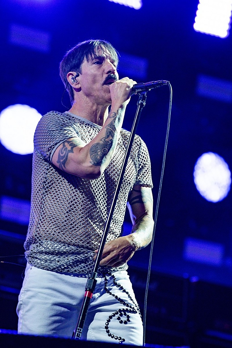 レッチリのフリー、タワレコ渋谷で初ソロAL『オノラ』発売記念サイン会