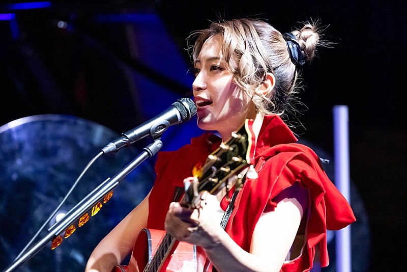 ライブレポート＞15周年イヤーを目前に控えるmiwa、特別な編成で魅せた