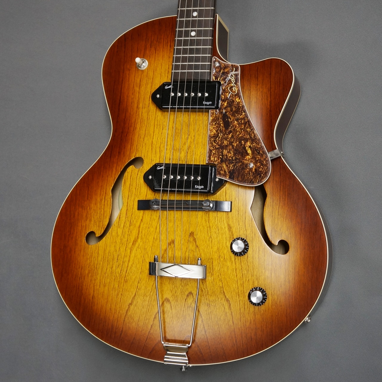 Godin 5th Avenue CW Kingpin II Cognac Burst / 楽器屋BOW オンライン