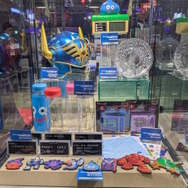 メタリックブルーに輝く「ロトの兜」がクール！「ドラクエ ふくびき所