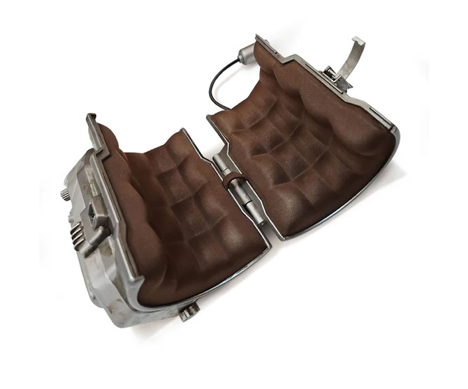 ドラマ版『Fallout』に登場する「Pip-Boy」の実物大レプリカが海外で