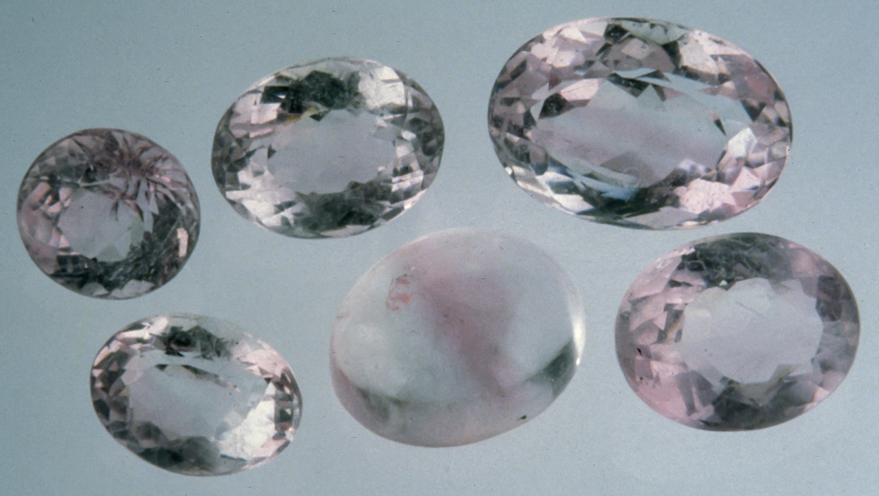 ローズクォーツ | ローズクォーツストーン – GIA