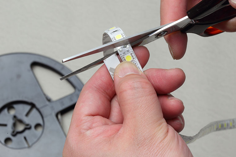 カットしたLEDテープライトを再利用する方法（配線付け直し加工）